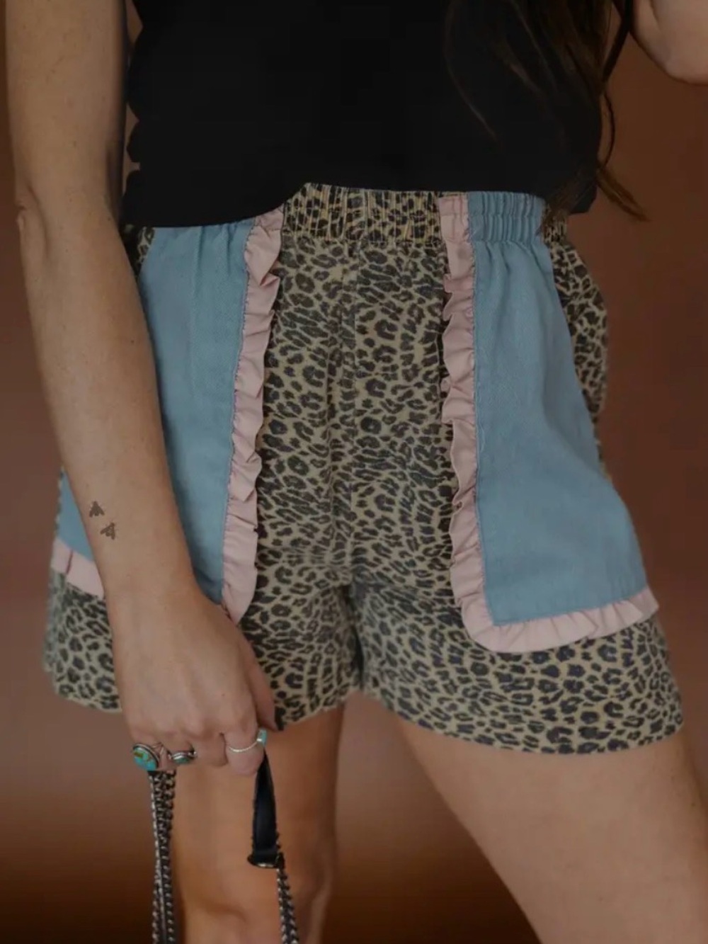 2Fly Witty Wild Leopard Print Ruffle Trim Casual Shorts size small